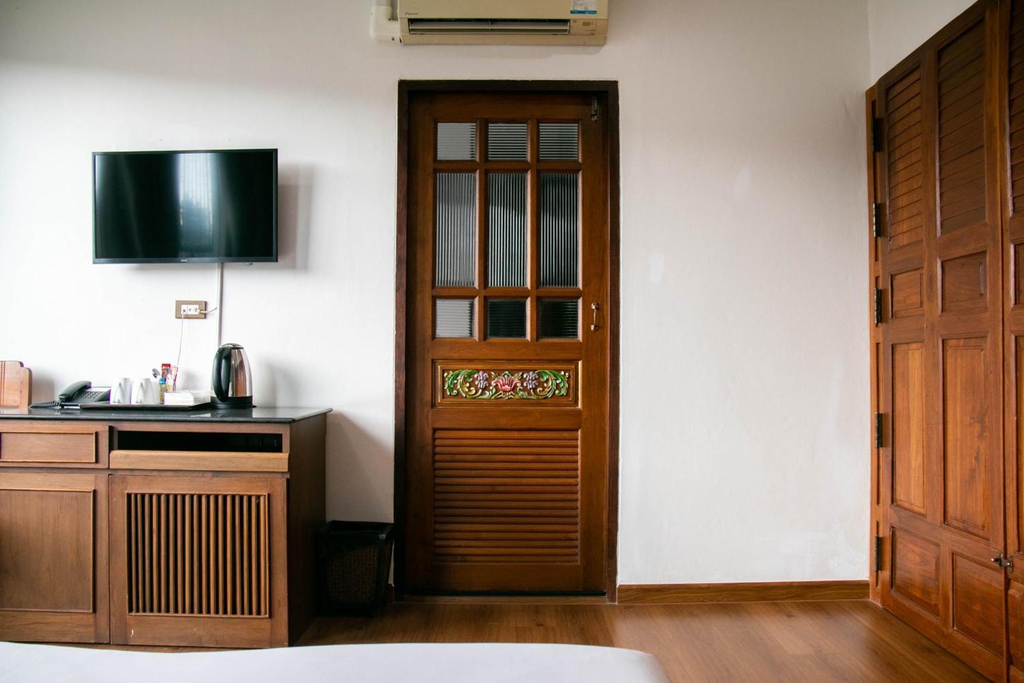 Lamphu Tree House Boutique Hotel Bangkok Exterior photo
