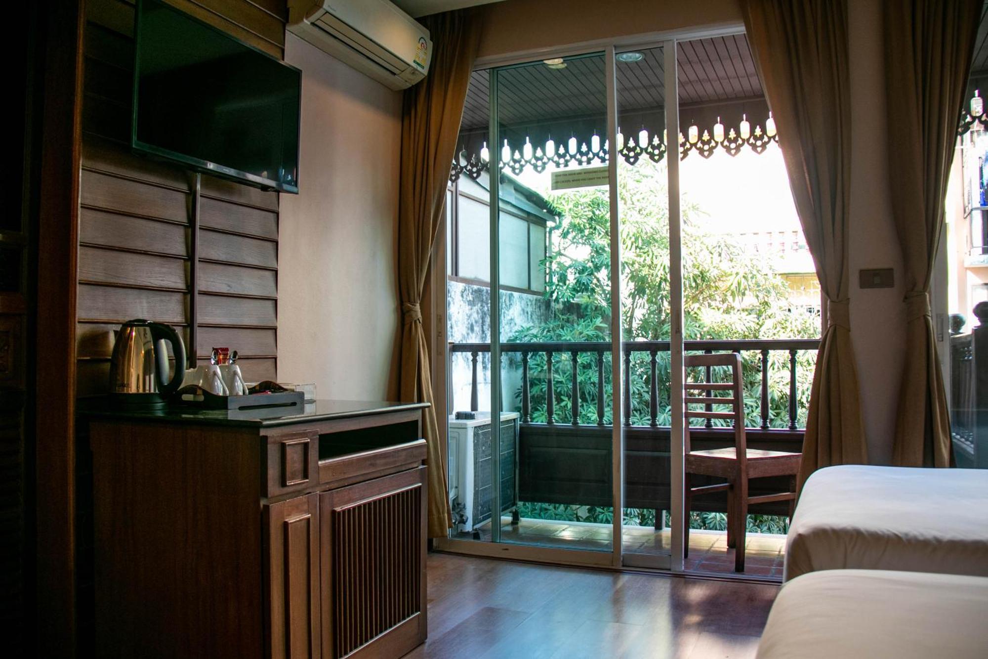 Lamphu Tree House Boutique Hotel Bangkok Exterior photo
