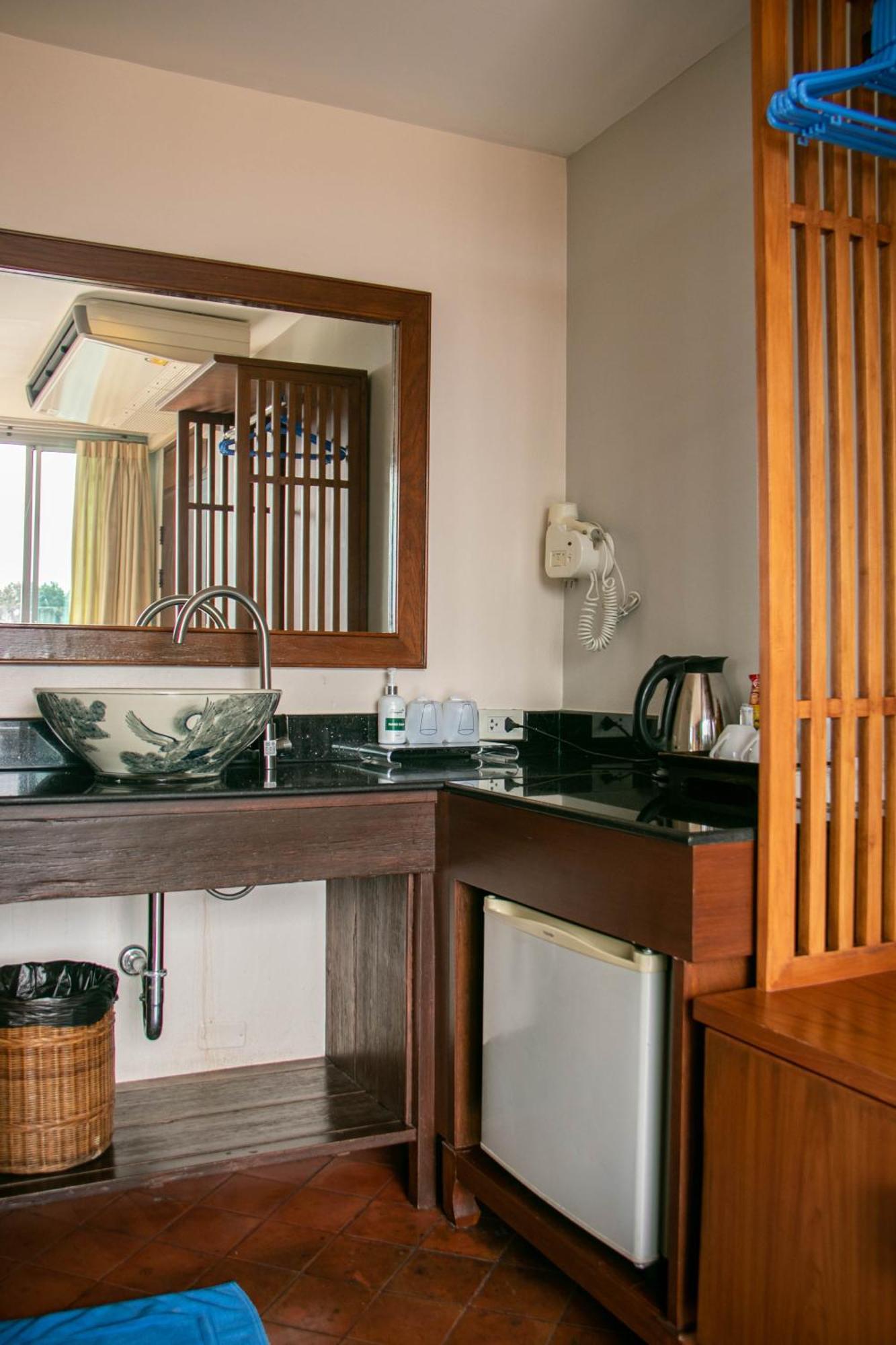 Lamphu Tree House Boutique Hotel Bangkok Exterior photo